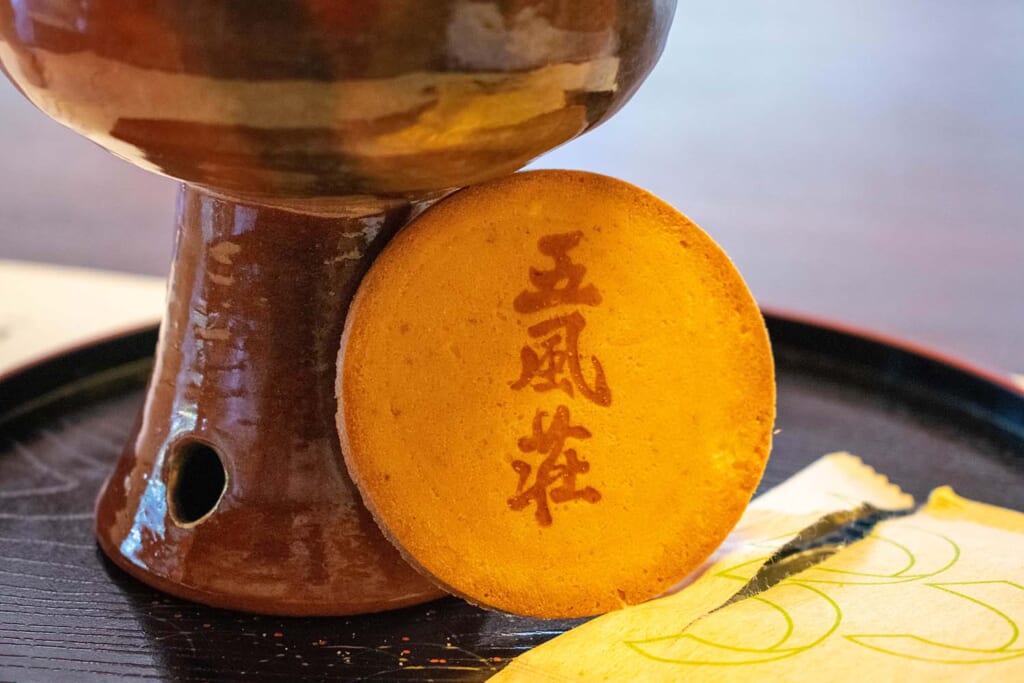 Biscuit japonais accompagnant le thé matcha