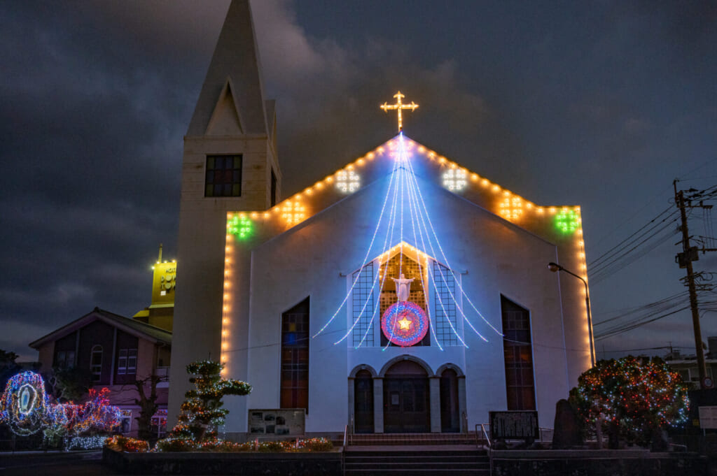 L'église de Fukue dans les îles Goto au Japon et ses illuminations de Noël