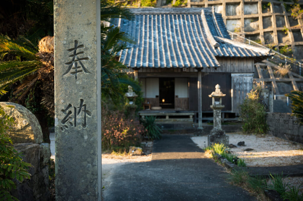 Le temple Hosho-in, un petit temple bouddhiste japonais à Fukue dans les îles Goto