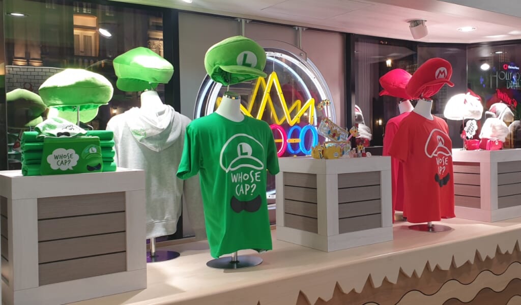 T-shirts souvenirs à Super Nintento World