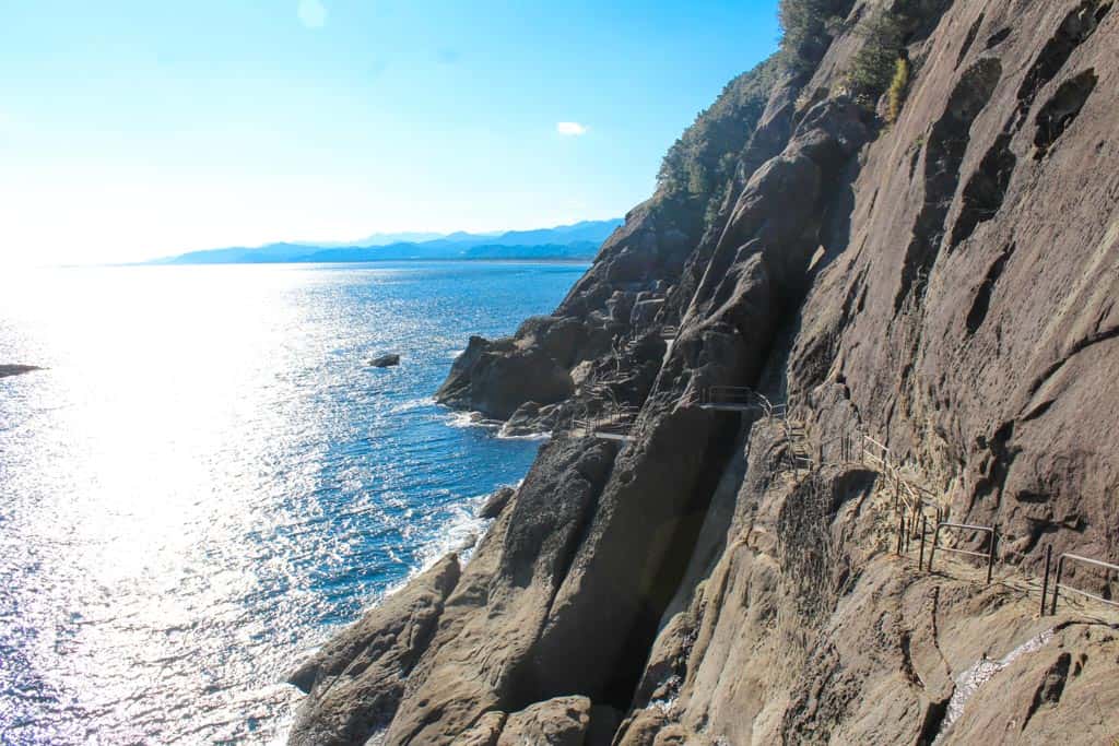Les rochers Oniga-jo le long de la mer de Kumanonoda au Japon