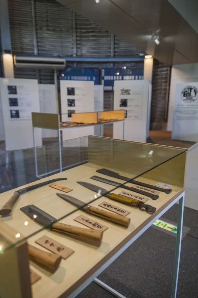 exposition de couteaux traditionnels japonais
