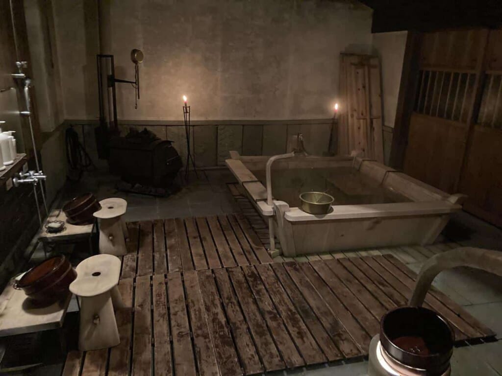 les bains du Takyo-Abeke et leur atmosphère d'antan