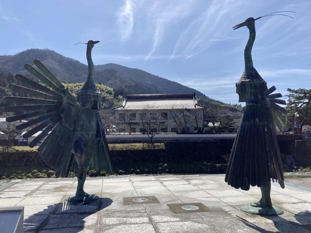 Statue commémorant la danse du héron sacré de la ville de Tsuwano dans la préfecture de Shimane