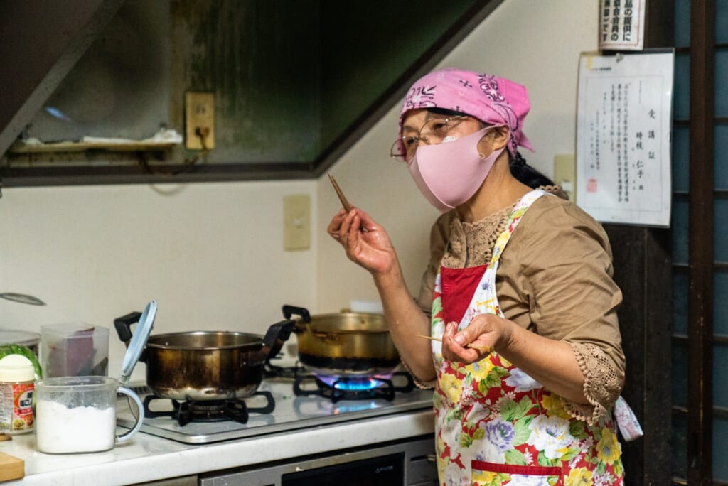 cuisine familiale lors d'un séjour à la ferme dans la préfecture d'Oita