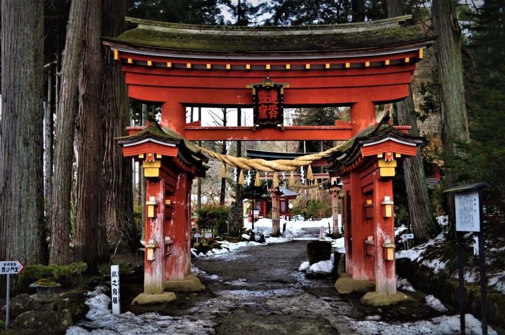 Torii à l'entrée du Takkoku no Iwaya