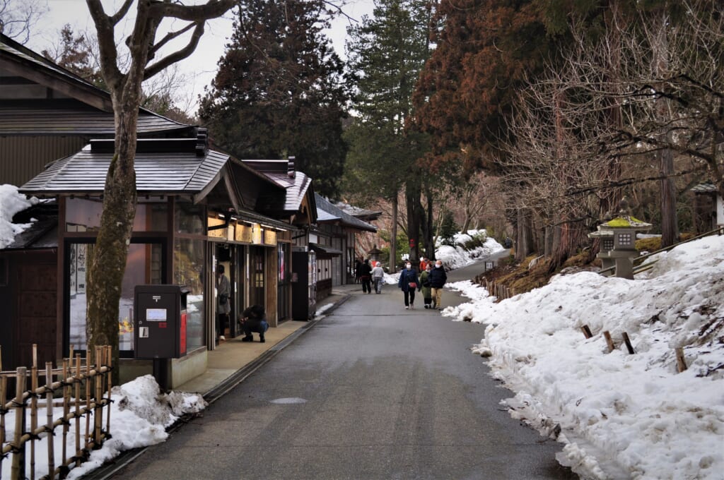 Boutiques le long du Chûson-ji