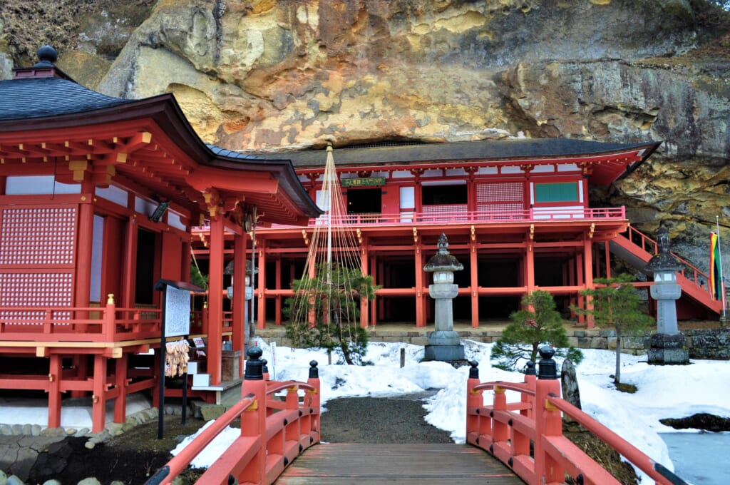 le Takkoku no Iwaya depuis son pont