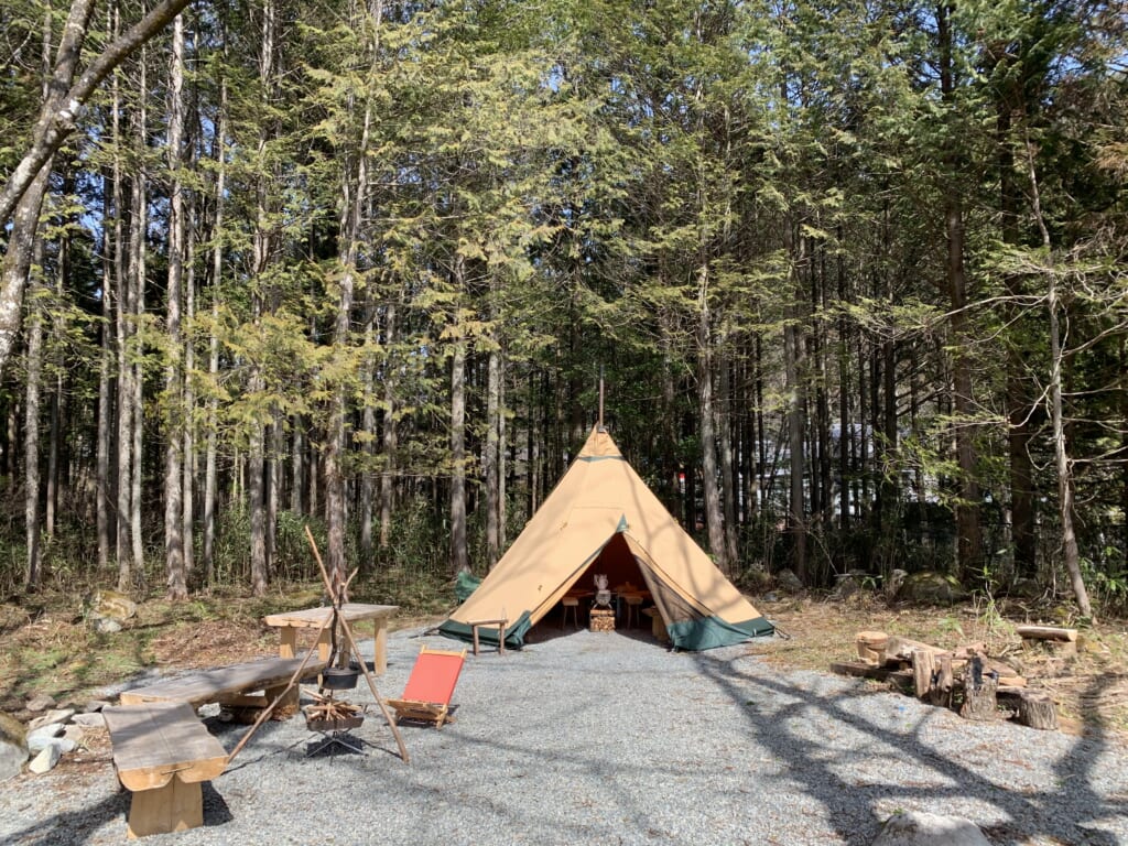 tente dans une base de loisir au Japon