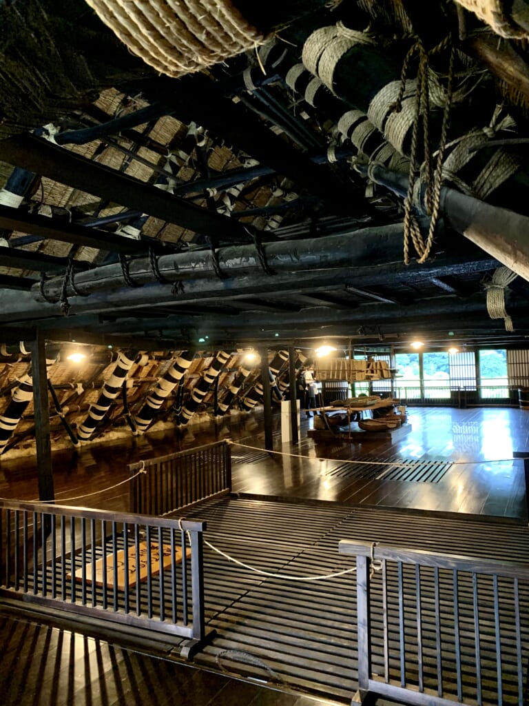 grenier d'une maison traditionnelle de shirakawa-go