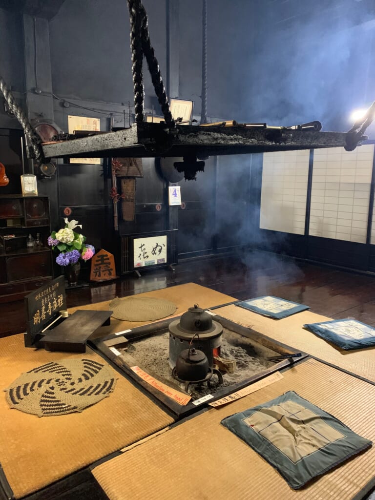 irori traditionnel dans une maison japonaise