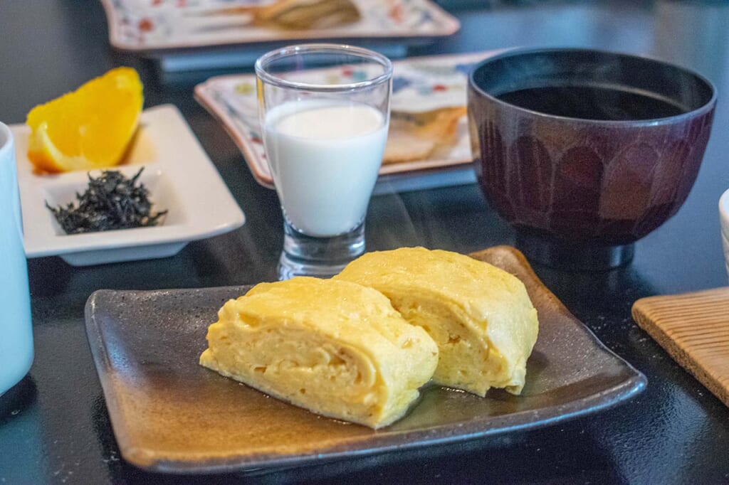 Omelette dashimaki d'un petit déjeuner japonais