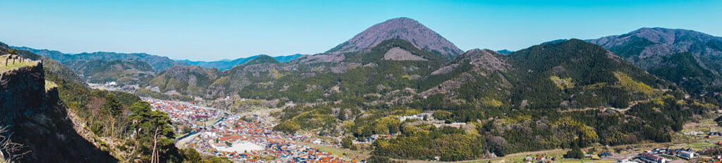 Panorama sur Tsuwano et le mont Aono depuis les ruines du château