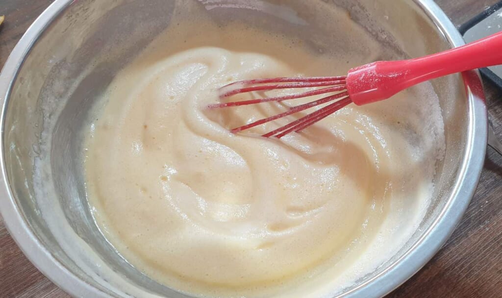 Incorporation des blancs en neige à la pâte à pancakes