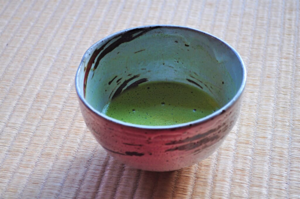 Si vous visitez le temple Hosen-in, un matcha vous sera offert !