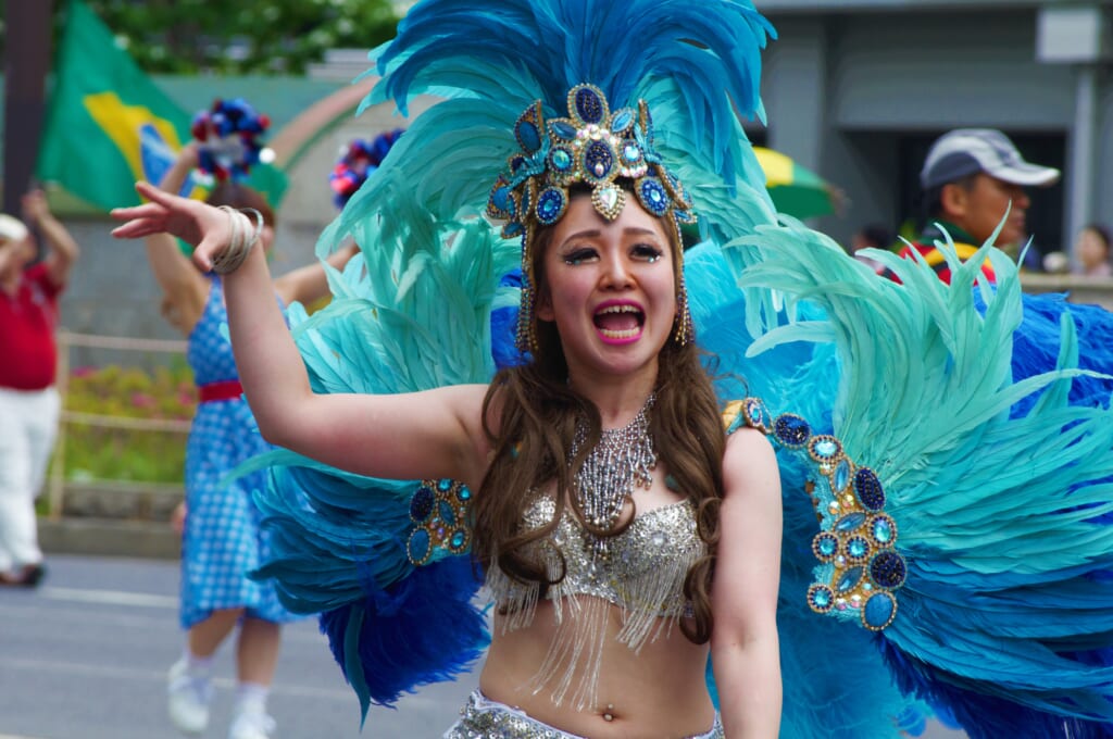 Kobe Samba Festival - Les danseuses de Samba et leurs costumes colorés