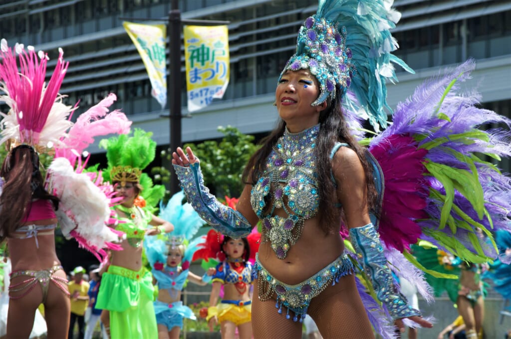Kobe Samba Festival - costumes colorés
