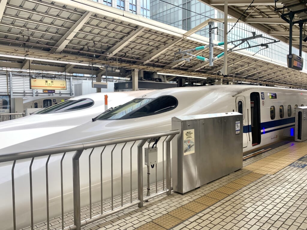 un train japonais shinkansen