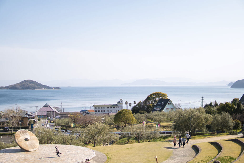 vue sur la mer intérieure de Seto depuis le Olive Park de Shodoshima
