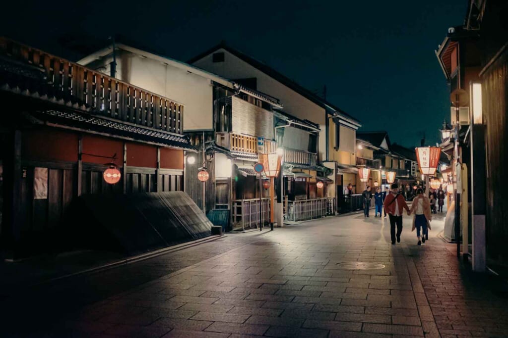 le quartier de Gion à tokyo durant la nuit