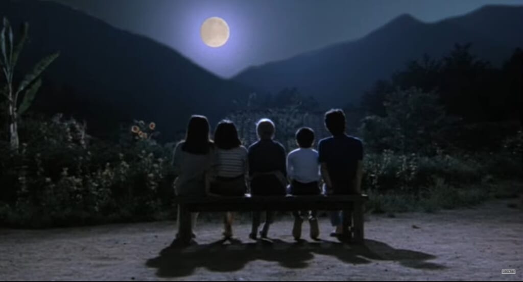 Rapsodie en août - Kane et ses petits-enfants admirant la lune