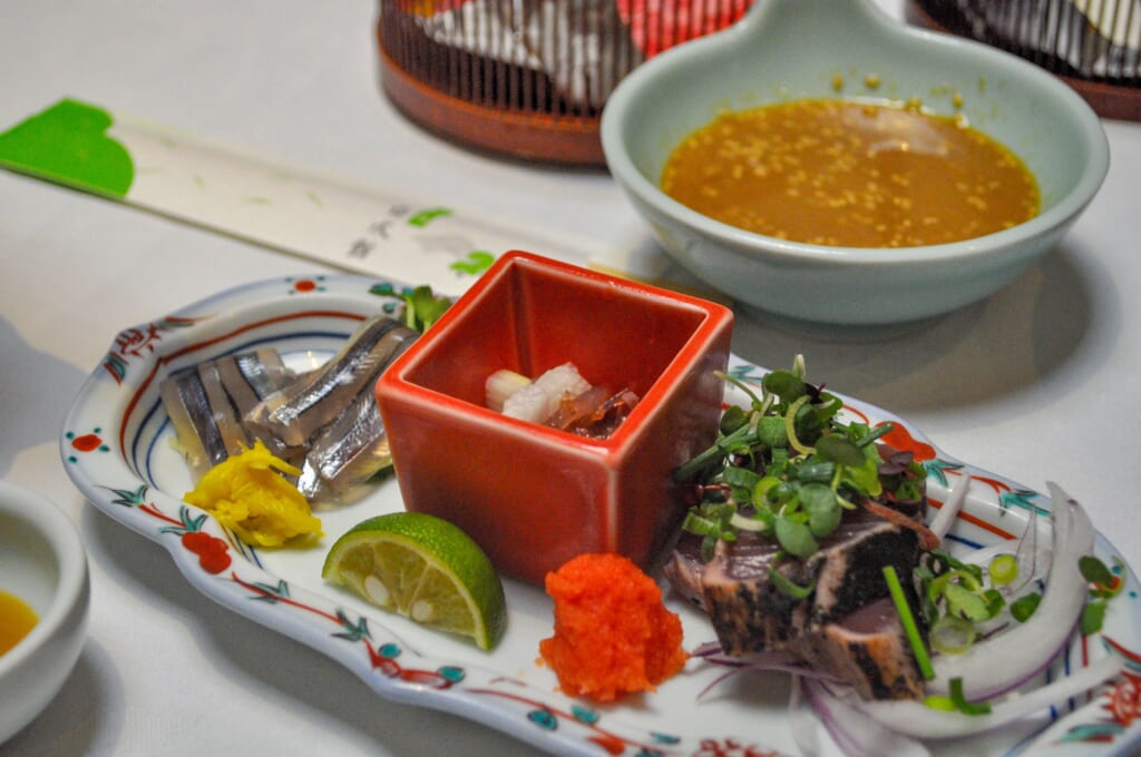 Repas kaiseki : cartillage de requin, sardine et bonite