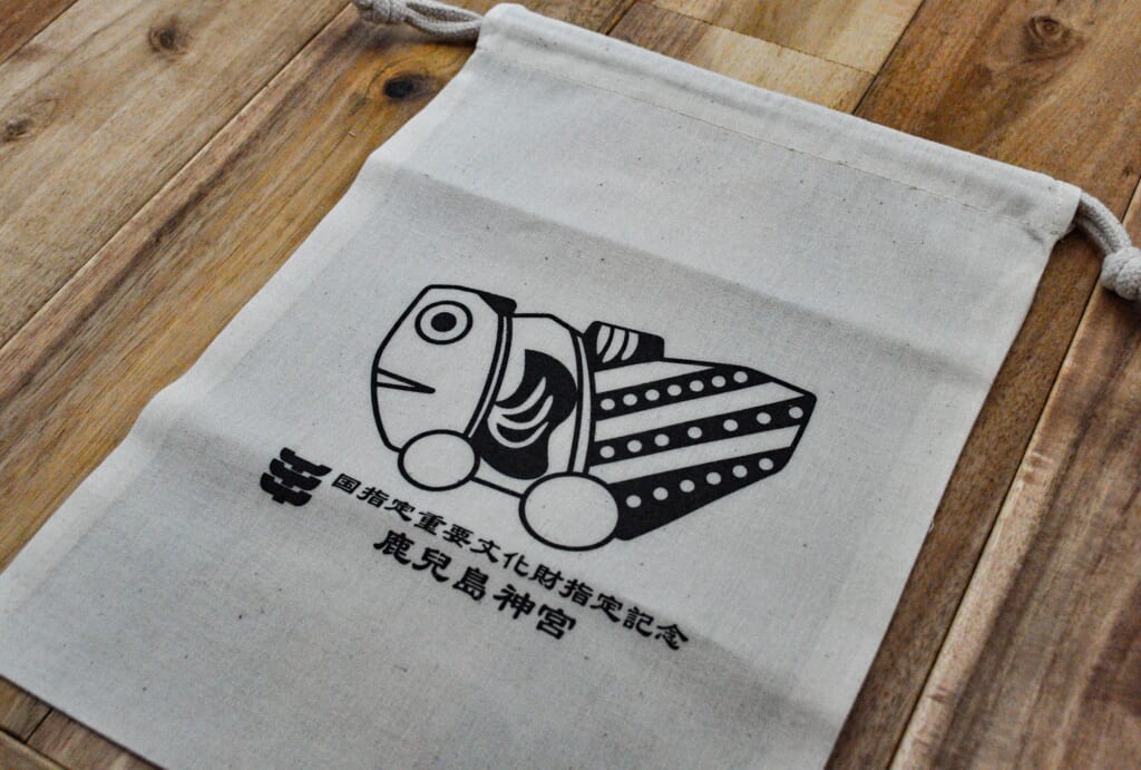 Sac à l'effigie du taiguruma, le jouet religieux du Sanctuaire de Kagoshima