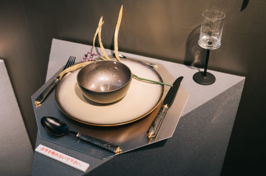 ensemble de couverts produits à Yamazaki, au Japon