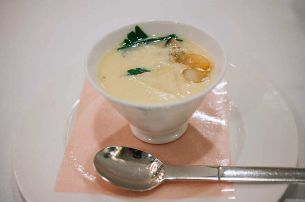 plat servi dans un hôtel de la région de la route de takumi au Japon