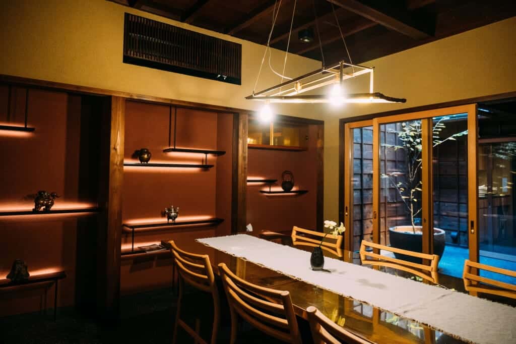 Salon d'une maison privative disponible à la location à Takaoka