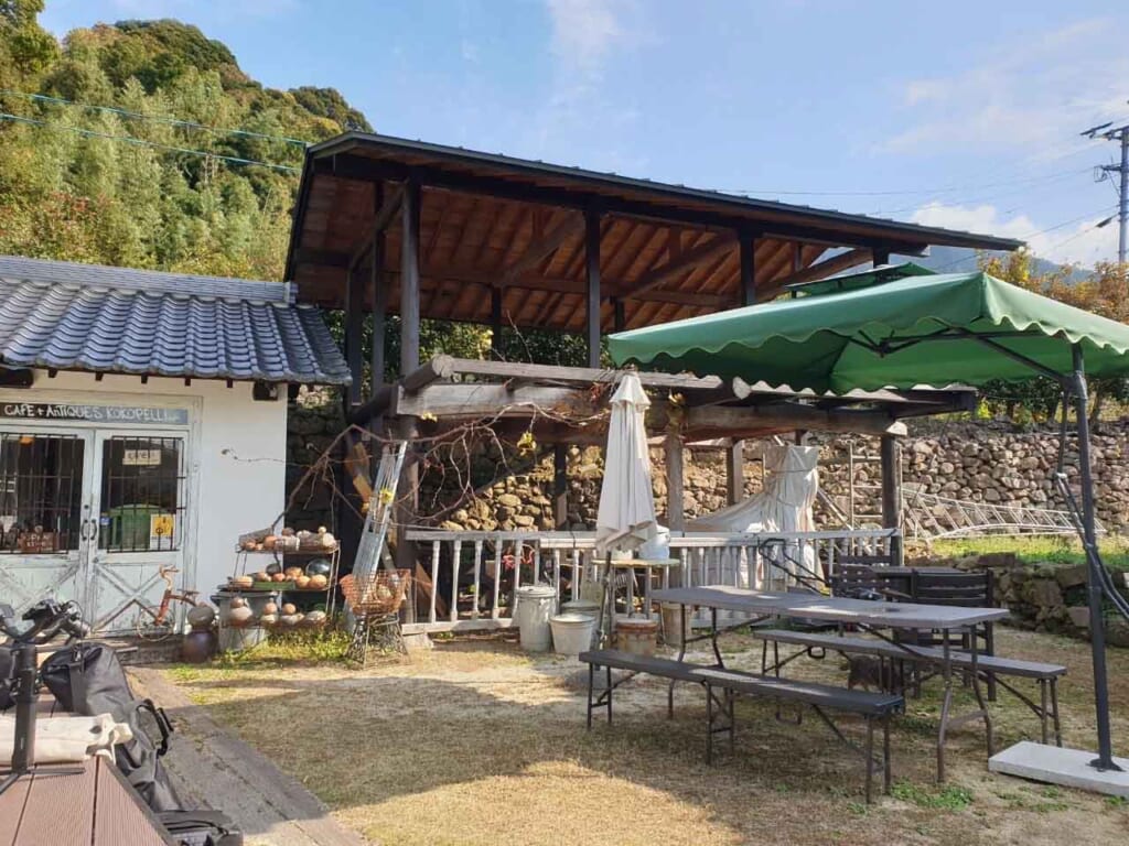 Un café japonais dans les montagnes de Kumamoto