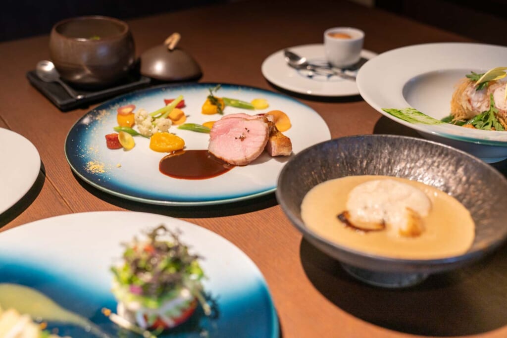 Ensemble de plats de cuisine fusion franco-japonaise