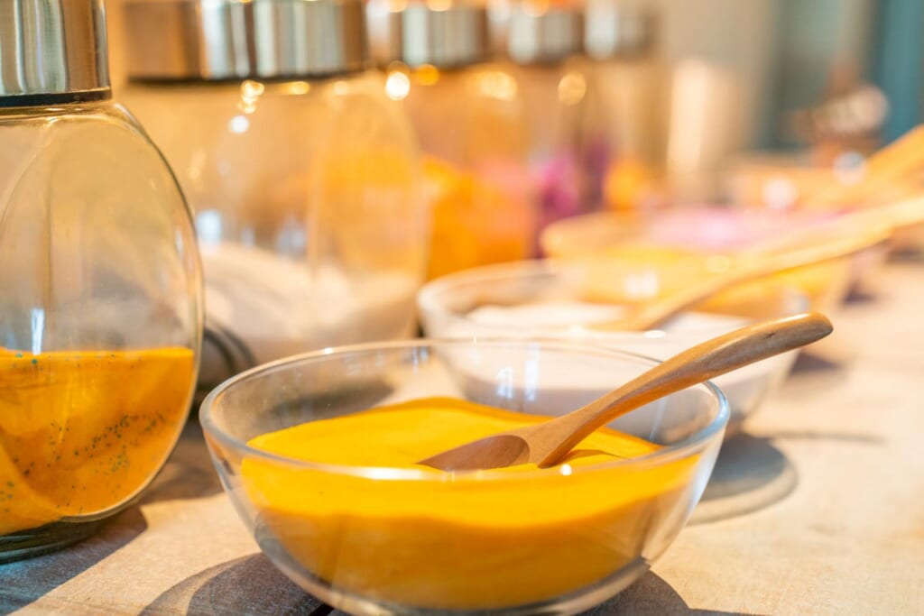 Plats en libre service pour le petit déjeuner dans un hôtel au Japon