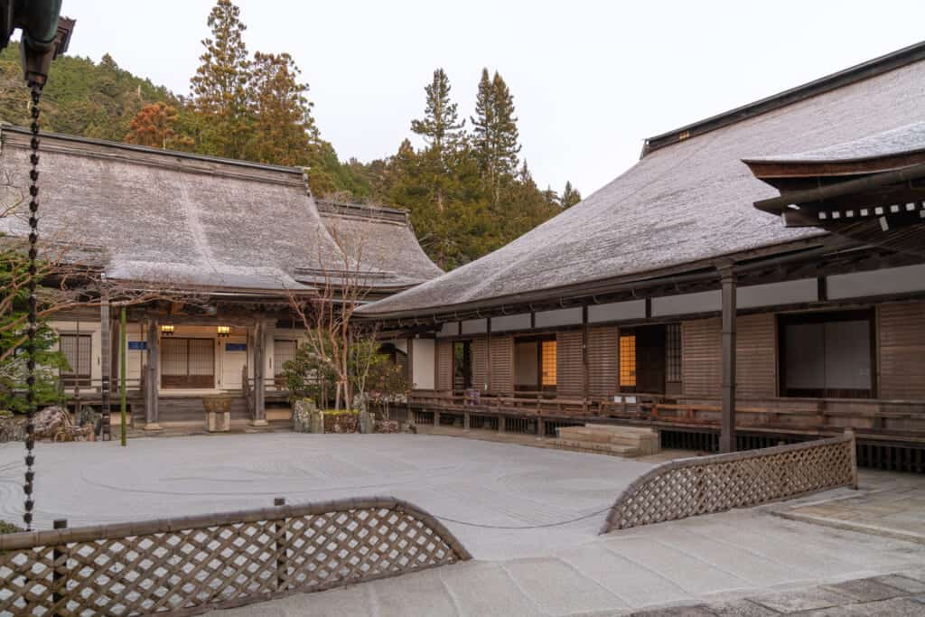 Le temple de rengejo-in dans la région montagneuse de Koyasan
