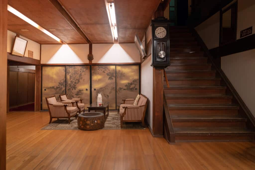 Intérieur d'un vieux bâtiment traditionnel japonais