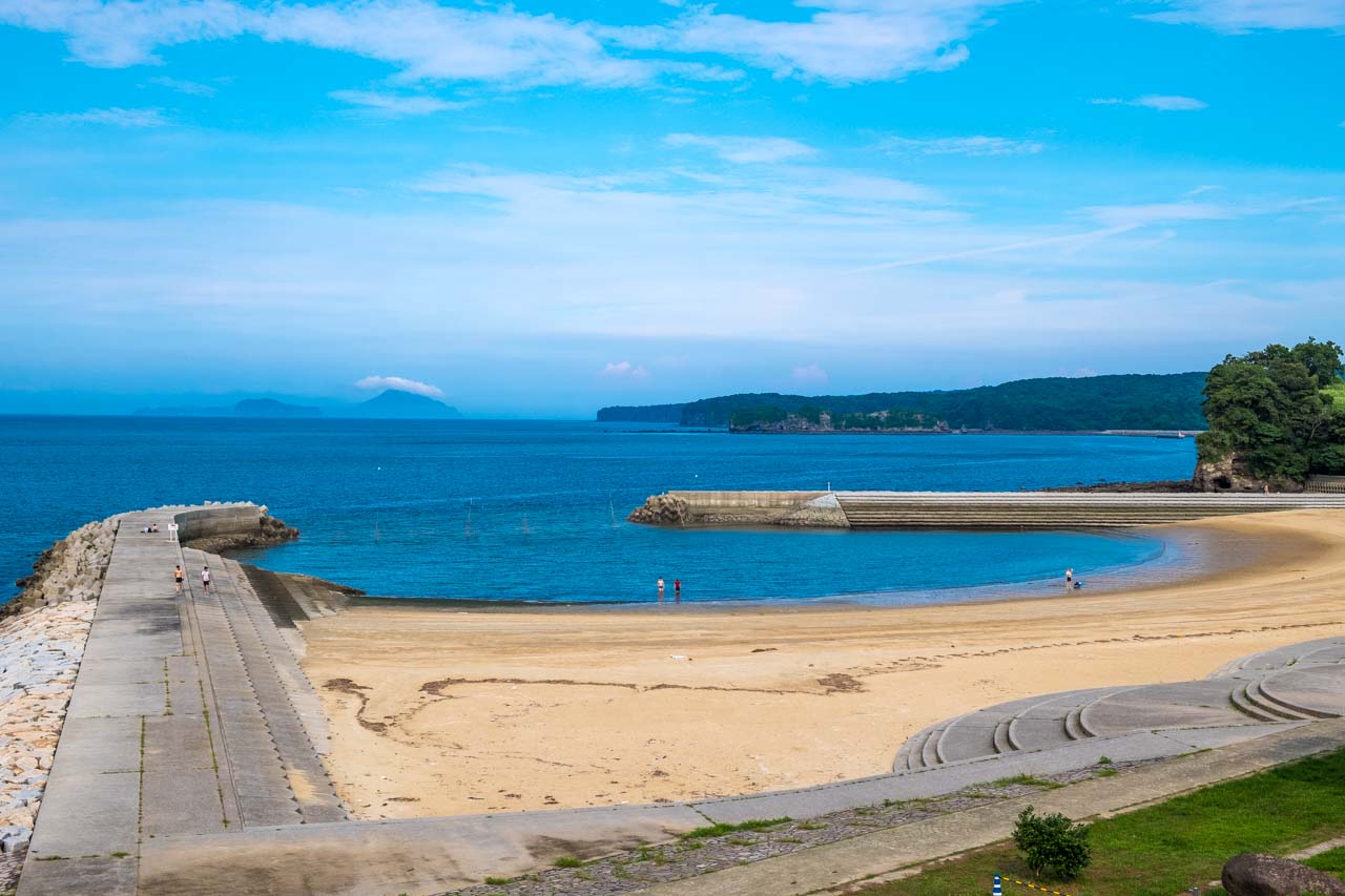 Le camping de Nagasakibana Resort dispose d'une série de cabanes pour la nuit, de saunas en forme d'igloo et d'une plage très appréciée des familles.
