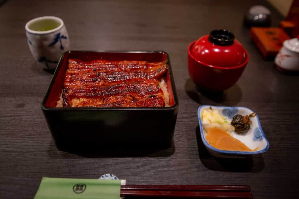 un plat d'unagi à Hamamatsu