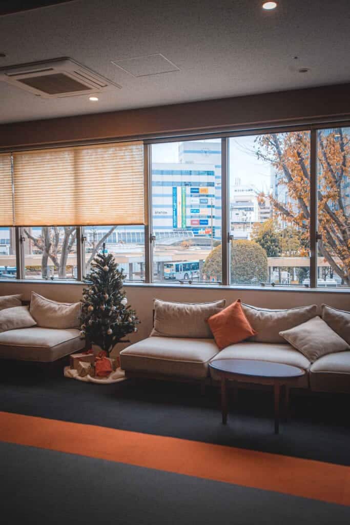 Hall d'entrée d'un hôtel japonais près de la gare de Hamamatsu