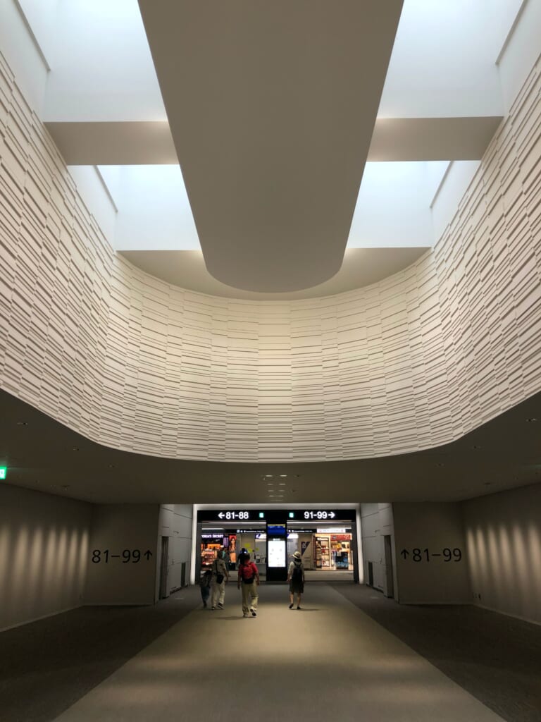 une des portes d'embarquement de l'aéroport de Narita à Tokyo