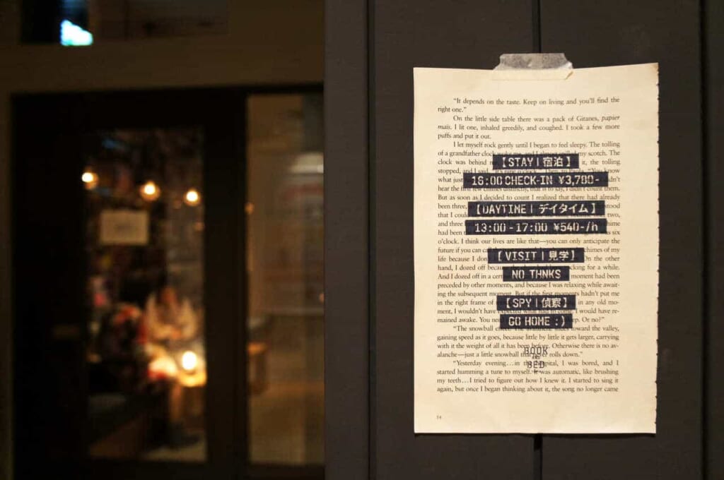 Entrée d'un manga-café | © Clémentine Cintré