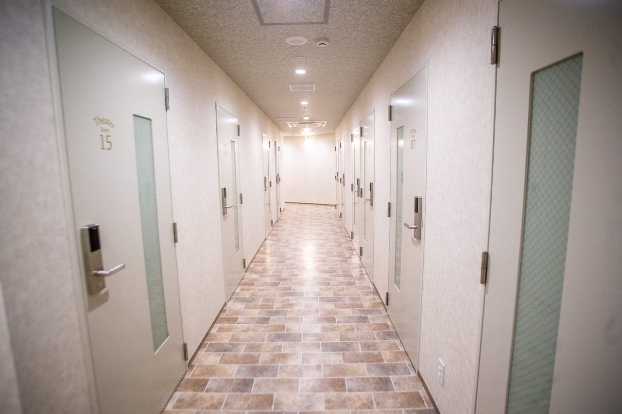 Les manga-cafés disposent également de salles privées pour plus d'intimité.