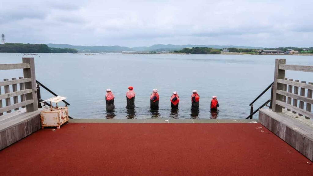 Statues jizo d'Harahoge face à la mer à Iki