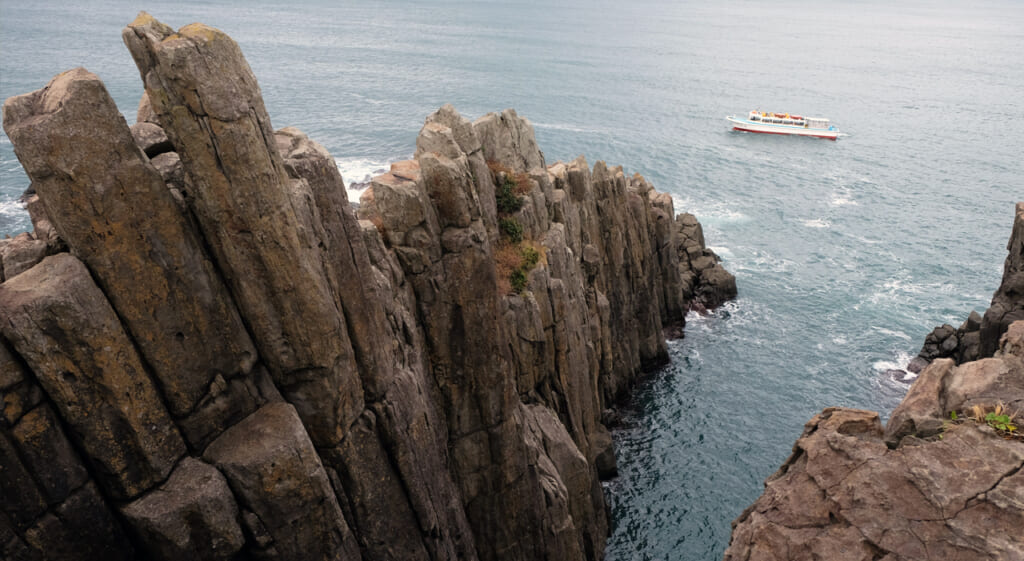 Falaises Tojinbo à Fukui au Japon