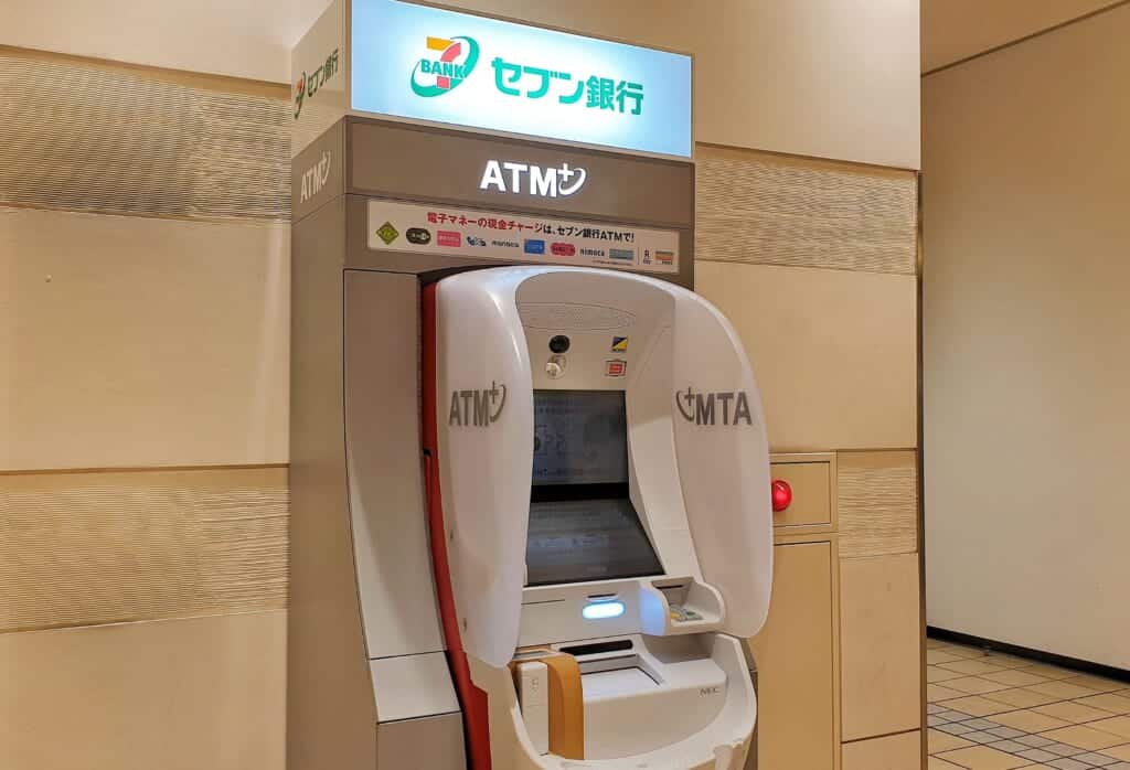 Un distributeur de billet automatique de la banque du Seven Eleven 