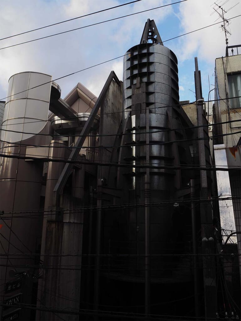 Maruto 15, un bâtiment d'architecture moderne à Kyoto