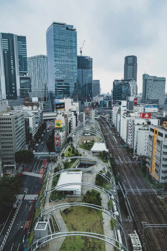 Vue sur Miyashita Park à Shibuya depuis le dernier étage de l'hôtel Sequence