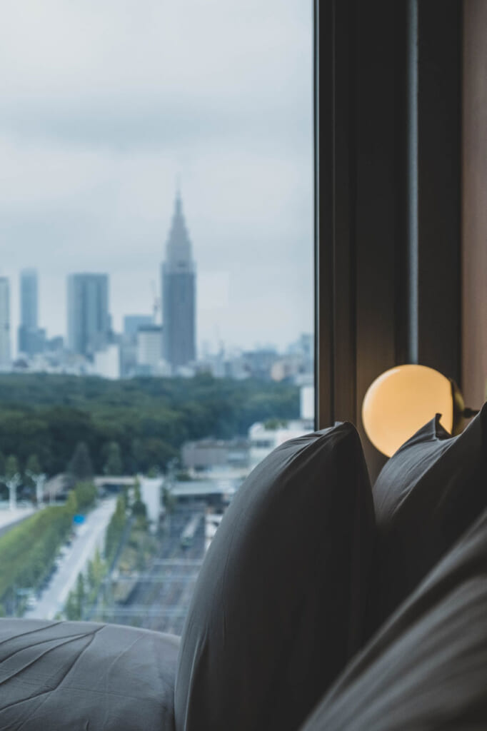 Vue sur Tokyo depuis la suite de luxe de l'hôtel Sequence