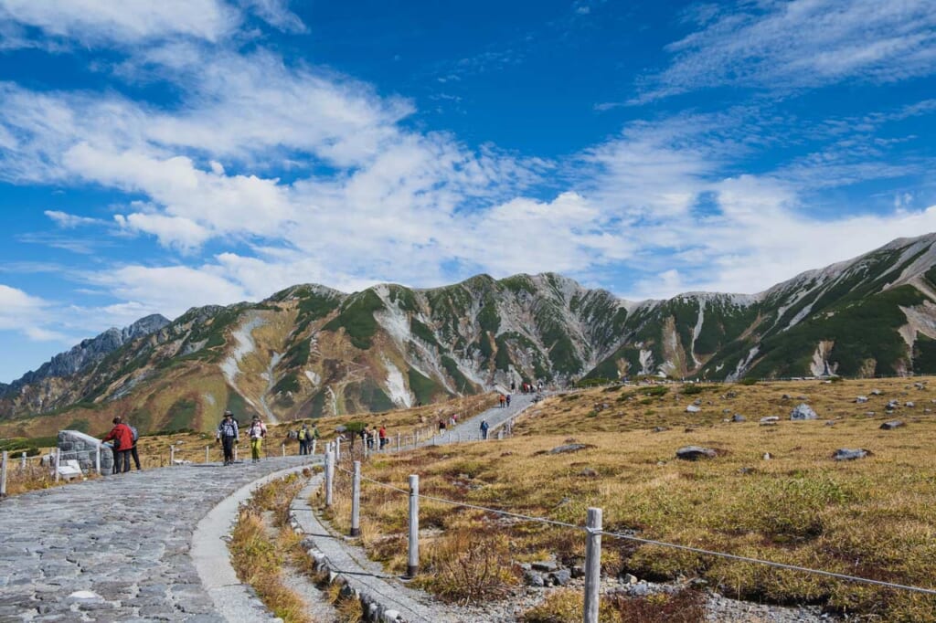 Les monts Tateyama en automne