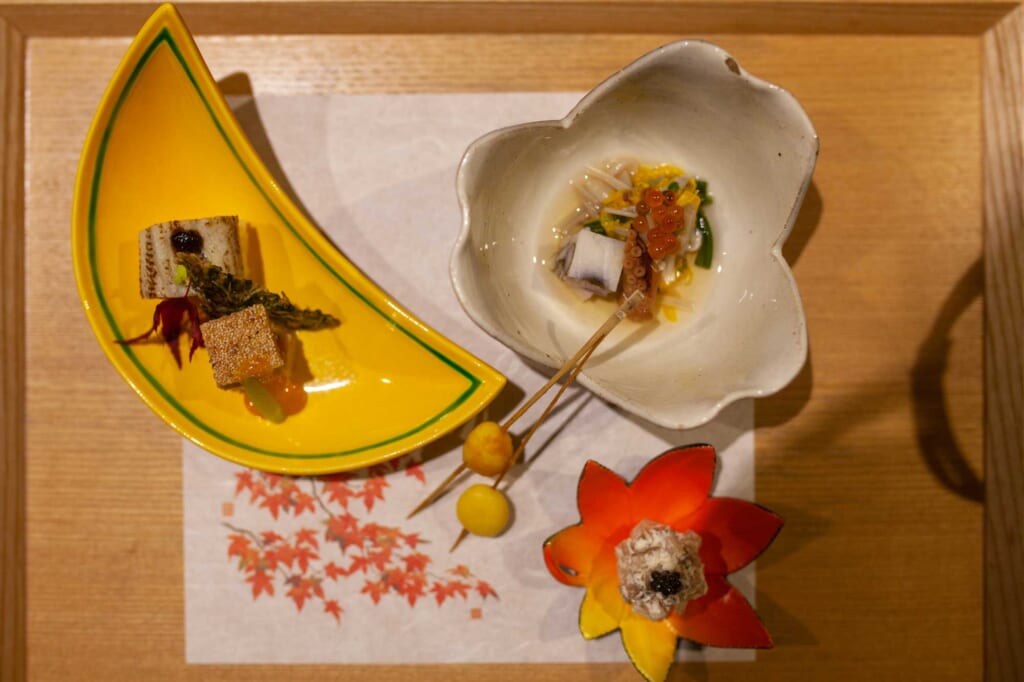 Plats japonais servi dans un hôtel de luxe