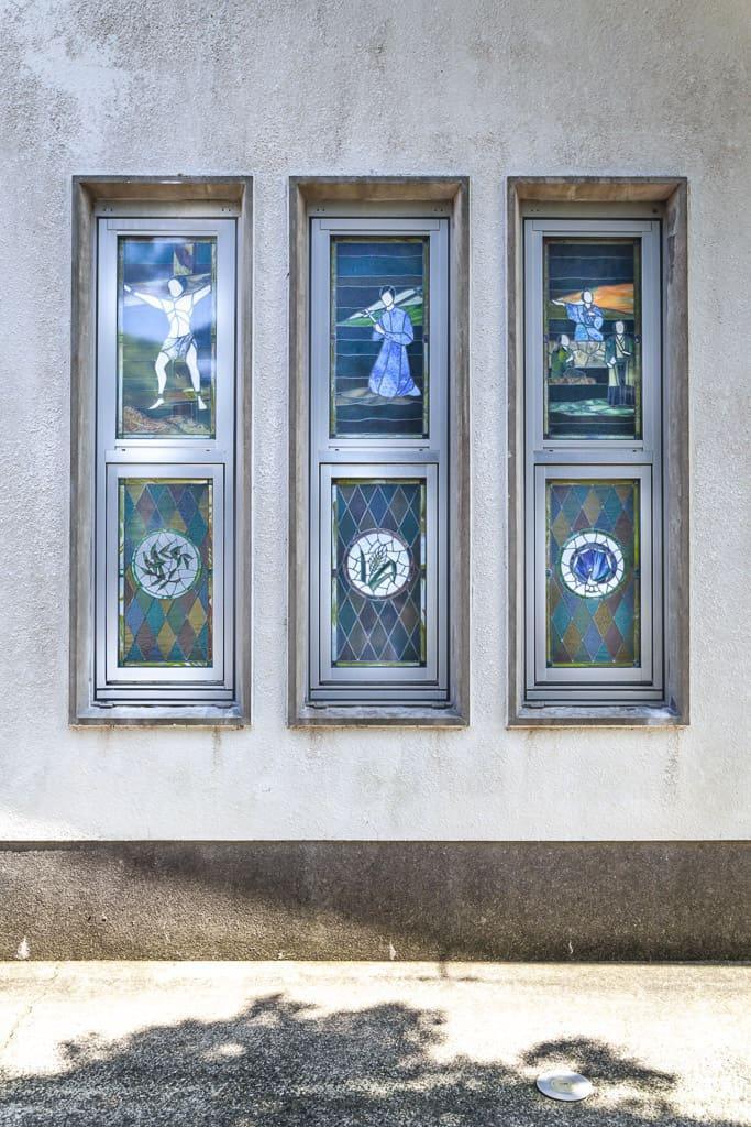 Vitraux d'une église chrétienne japonaise